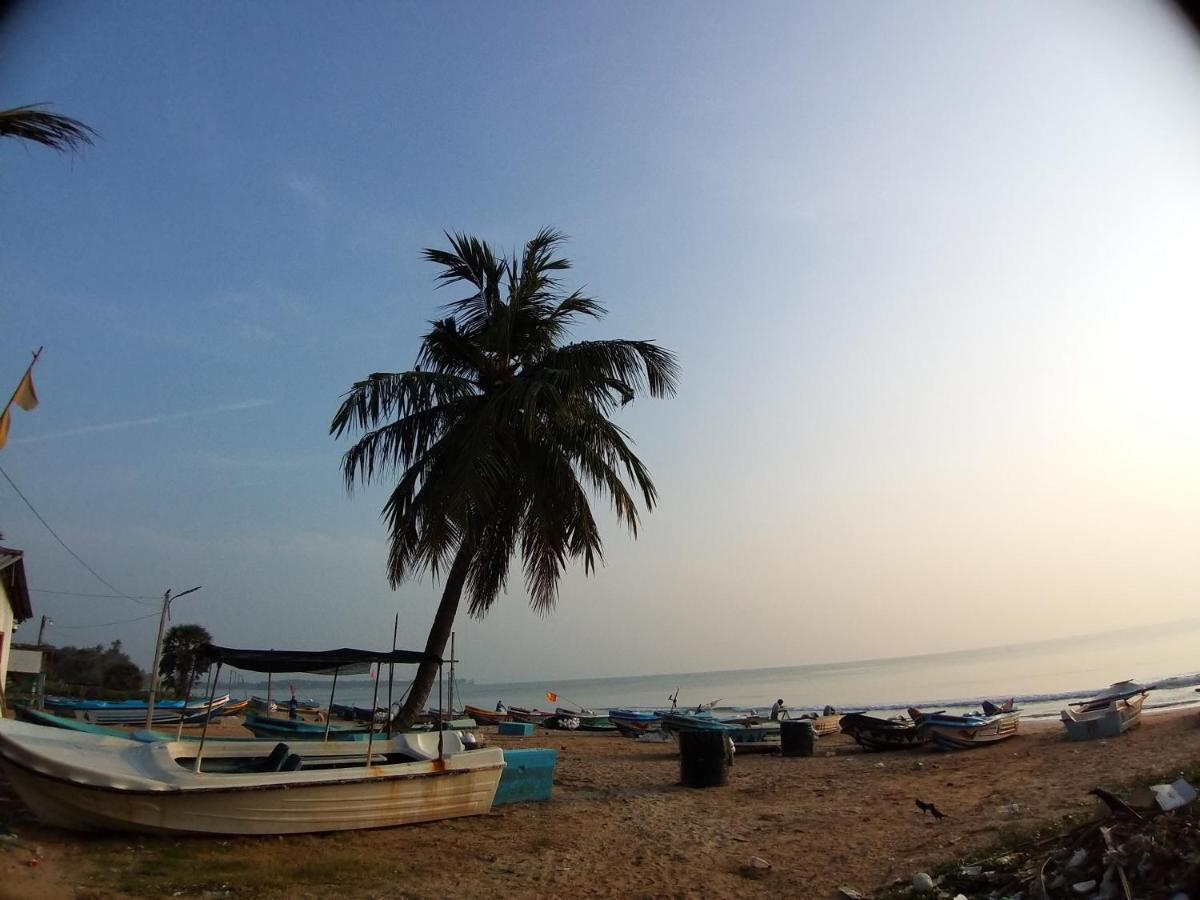 Beach Life Uppuveli Тринкомали Экстерьер фото